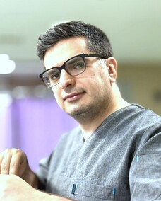 تصویر دکتر صادق جعفری